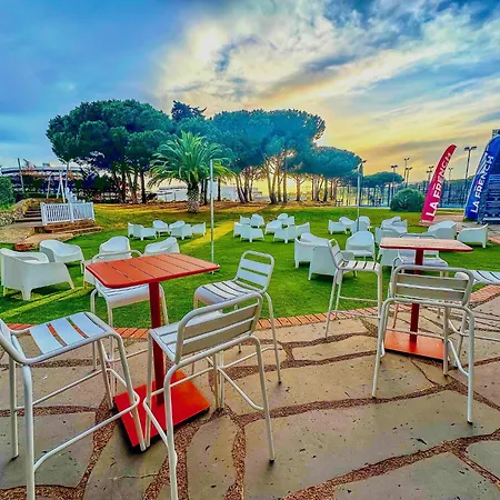 Agatha, T2 Premium Tennis Center Apartment