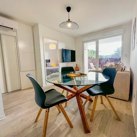 Agatha, T2 Premium Tennis Center