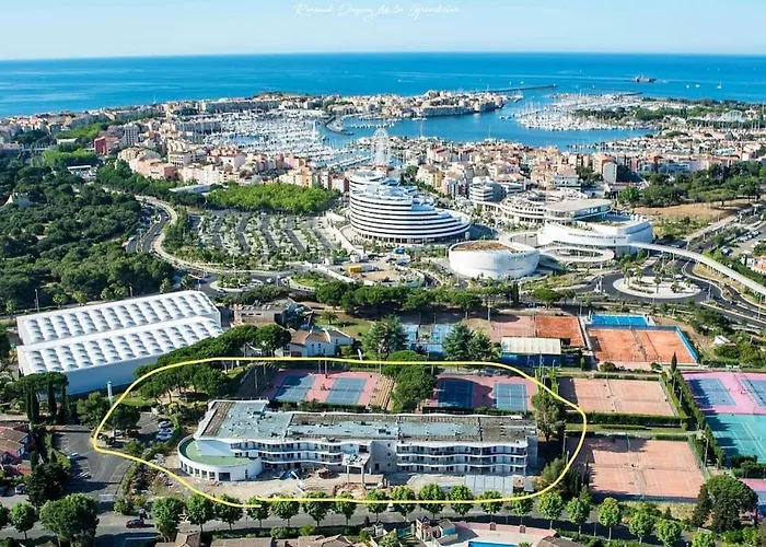 Agatha, T2 Premium Tennis Center *