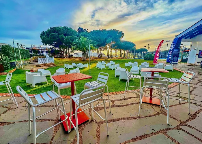 Agatha, T2 Premium Tennis Center Apartment