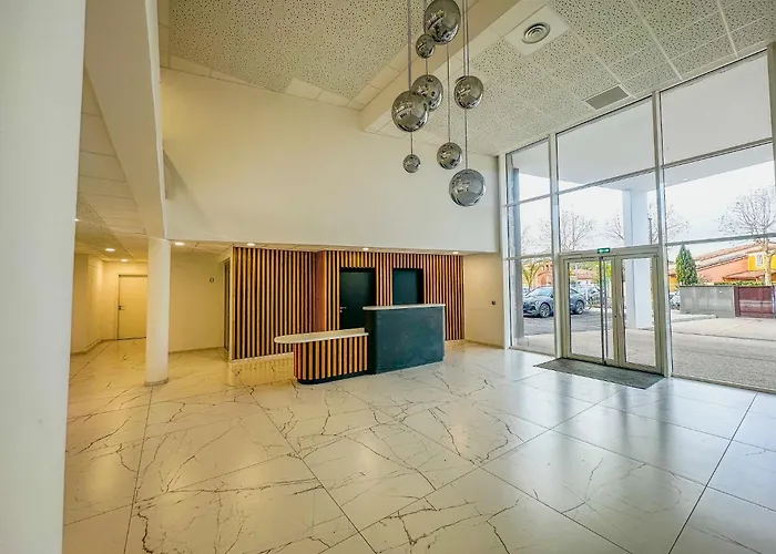 Agatha, T2 Premium Tennis Center Apartment