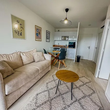 Agatha, T2 Premium Tennis Center