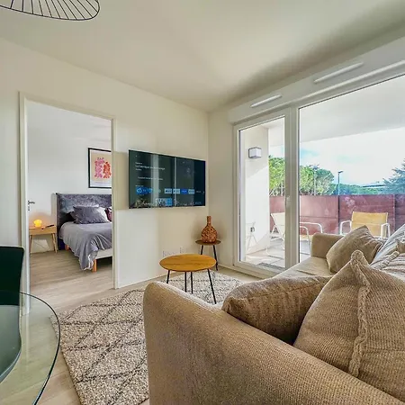 Agatha, T2 Premium Tennis Center 아그