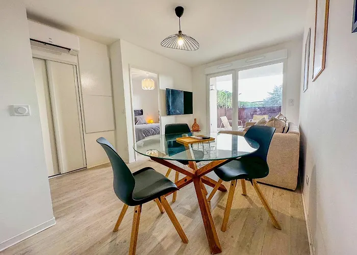 Agatha, T2 Premium Tennis Center