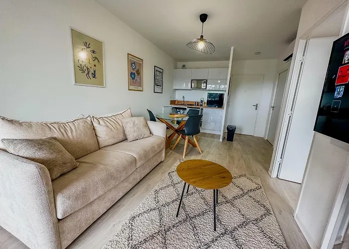 Agatha, T2 Premium Tennis Center