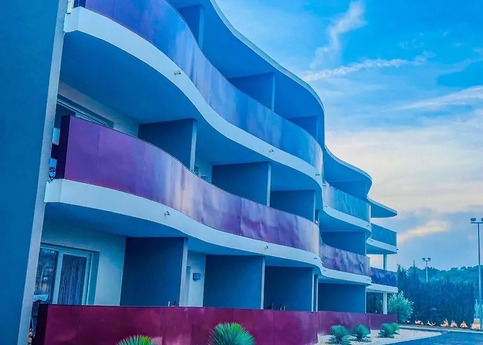 Agatha, T2 Premium Tennis Center